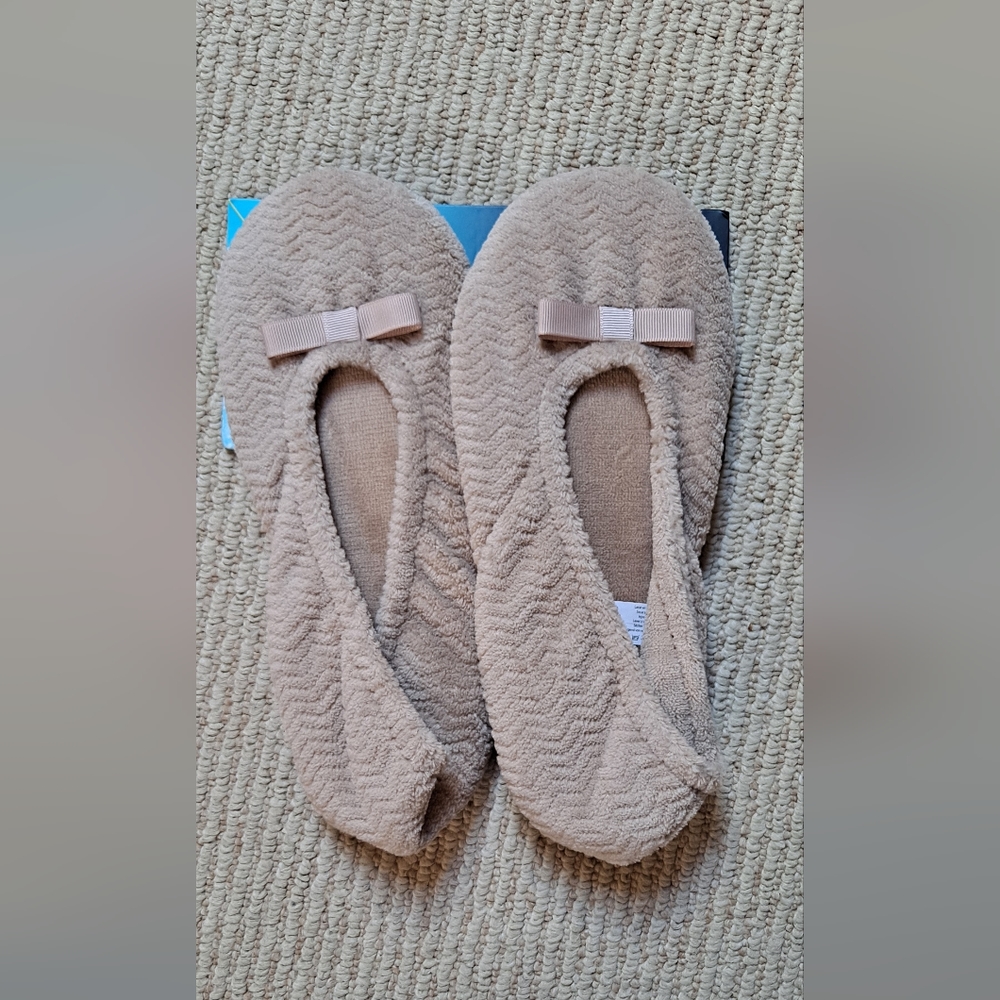 ISOTONER Taupe Ballet Slippers A96501TAULG Size: Large 8-9 NWT